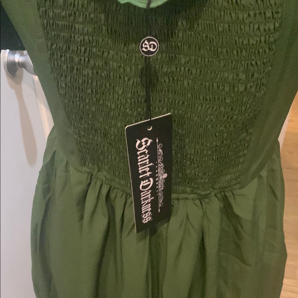 Elegant Green Dress (s) - Picture 5 of 5